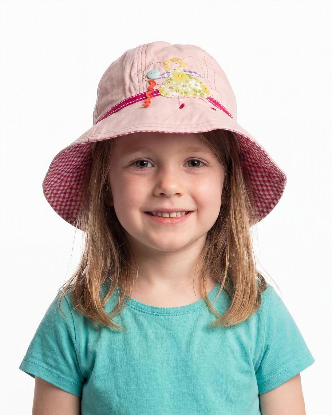 5 year old girl wearing the Kids Wallaroo Sophia Sun Hat in pink UPF 50+ in a studio