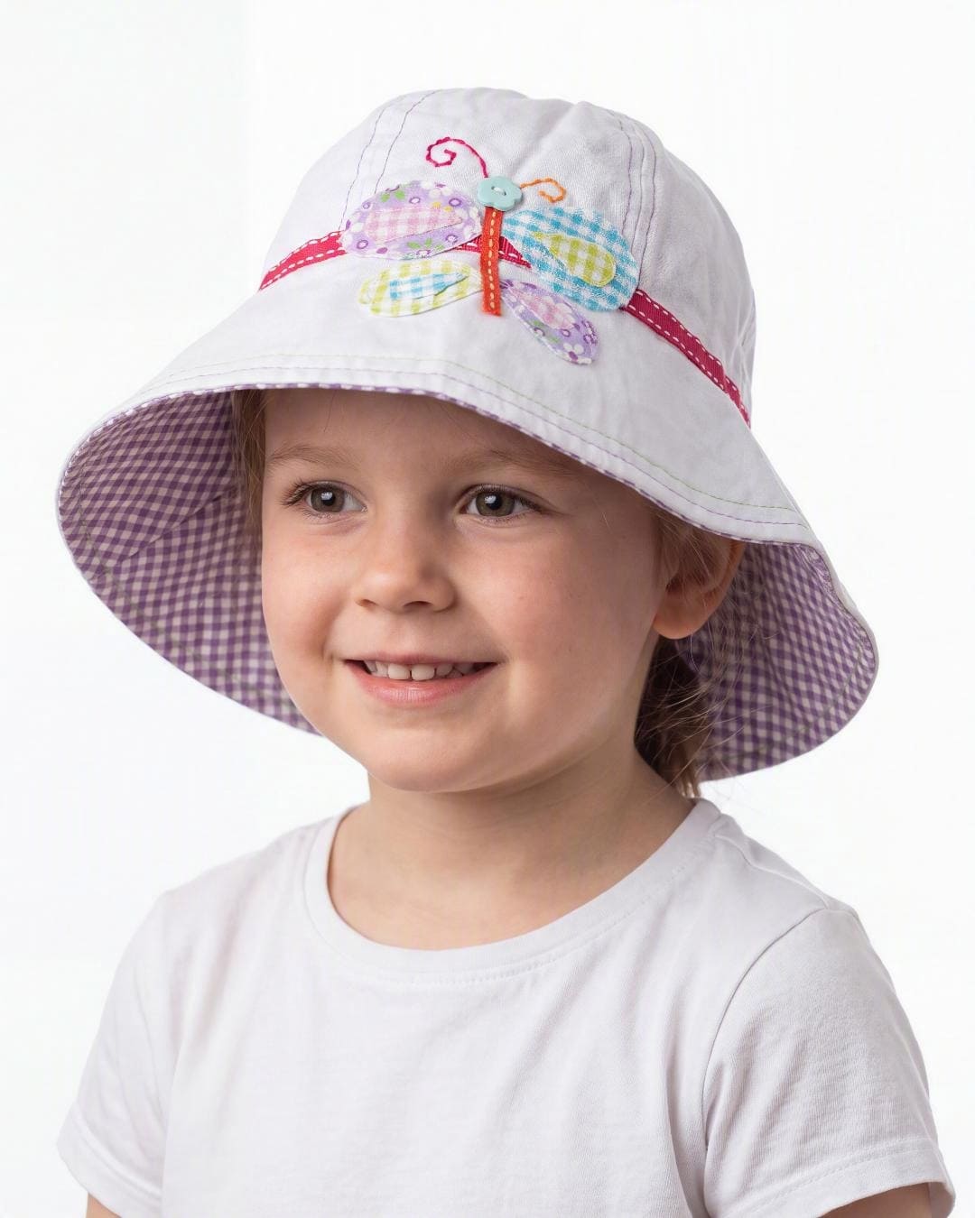 5 year old girl wearing the Kids Wallaroo Sophia Sun Hat in white UPF 50+ in a studio