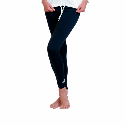 Man/woman wearing the Stingray Unisex Adult Leggings in black. These swim leggings are UPF 50+ rated to provide the best UV sun protection.