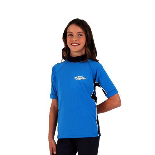 Girl wearing the azure and navy Stingray Kids' Unisex Short Sleeve Rash Shirt in soft, durable, chlorine-resistant fabric. This swim shirt is rated UPF 50+ to provide the best UV sun protection.