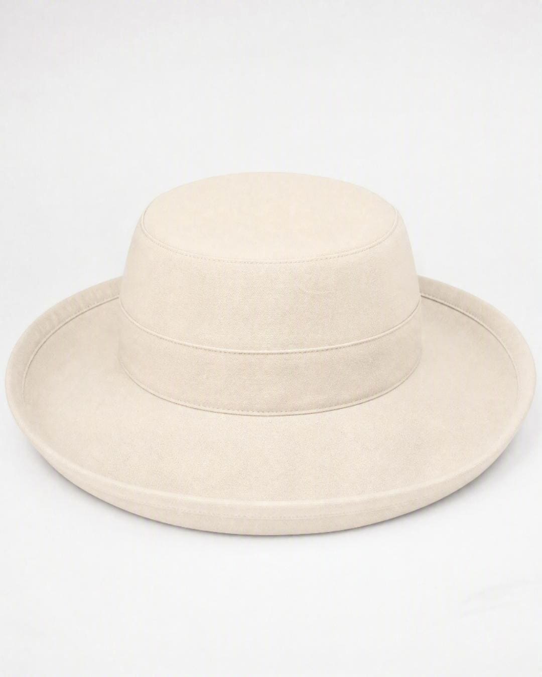 Natural colour Wallaroo Casual Traveler Sun Hat UPF 50+ in studio