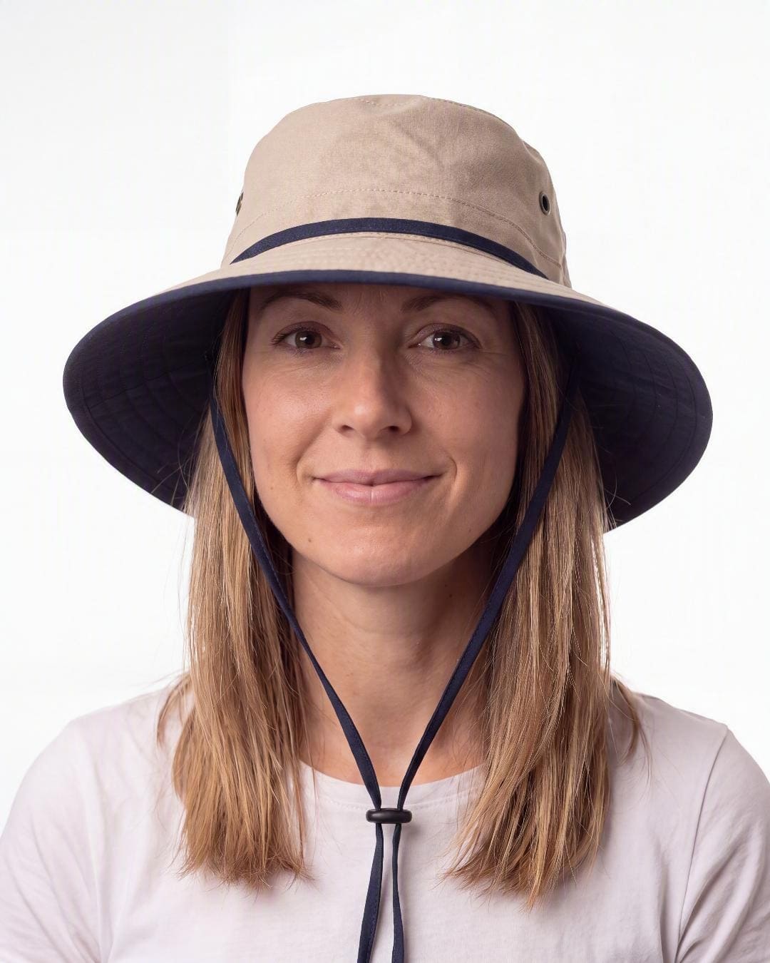 Woman wearing the Wallaroo Explorer UV Sun Hat UPF 50+ in the studio