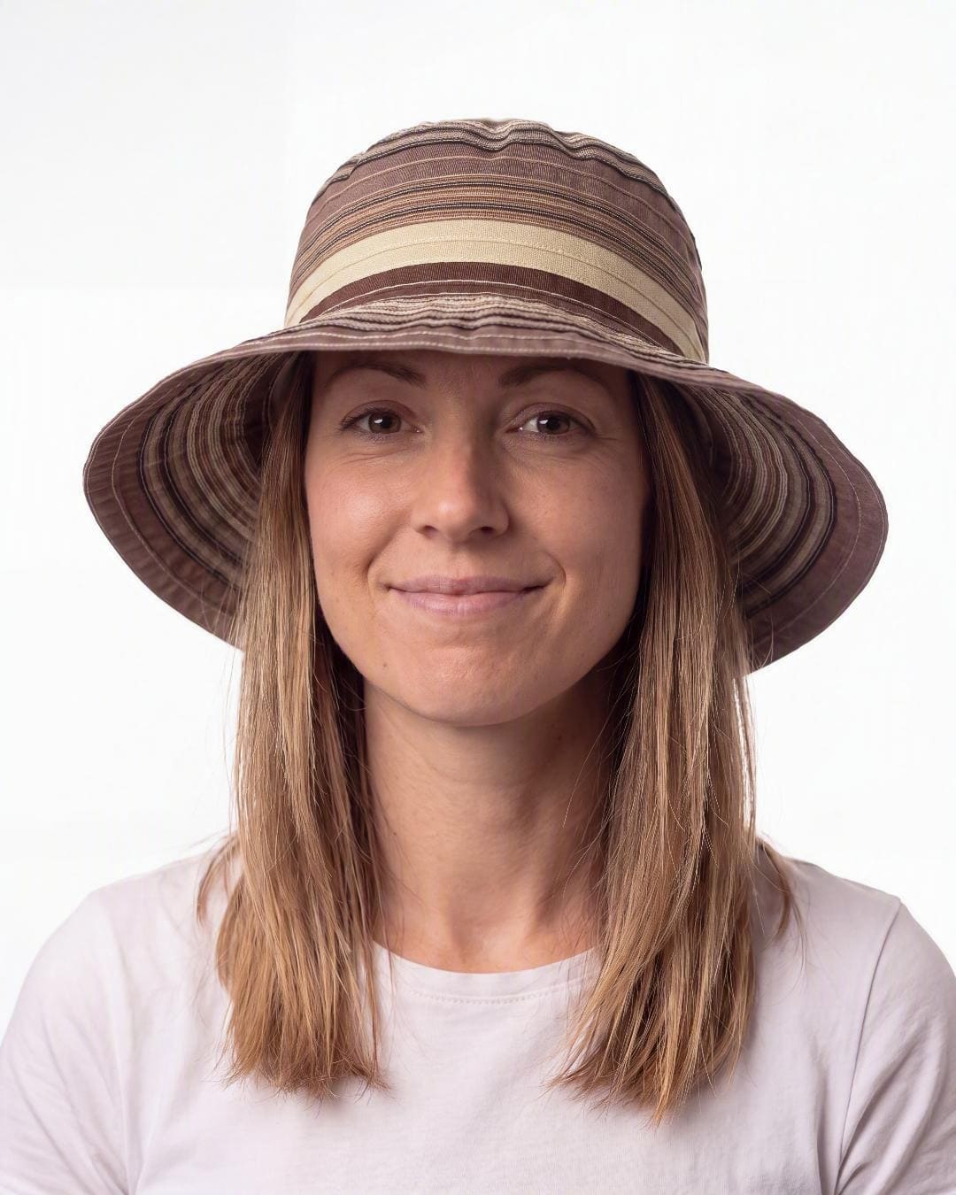 Woman wearing the Wallaroo nantucket UV sun hat UPF 50+
